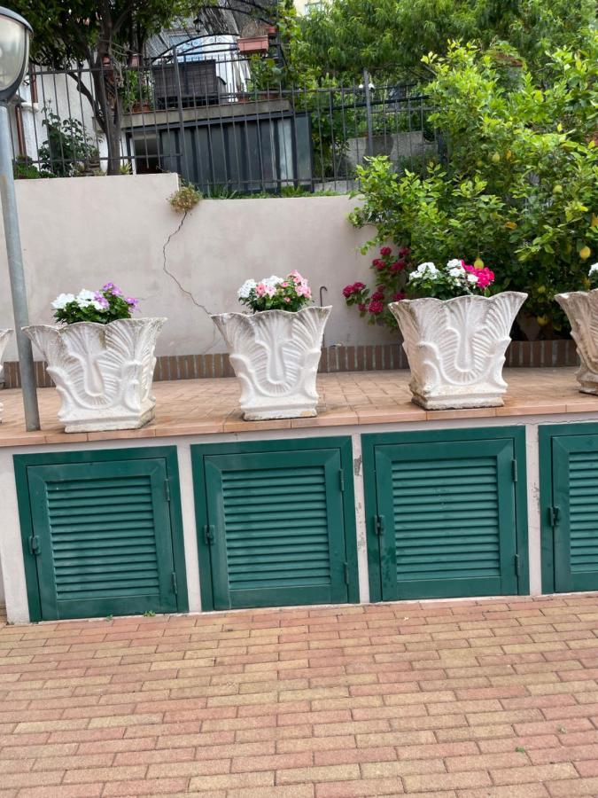Apartment Aurora & Nicole Ideal Per Biker Con Terazza Vista Mare Parcheggio E Wi-Fi Gratuiti Pietra Ligure Exterior foto