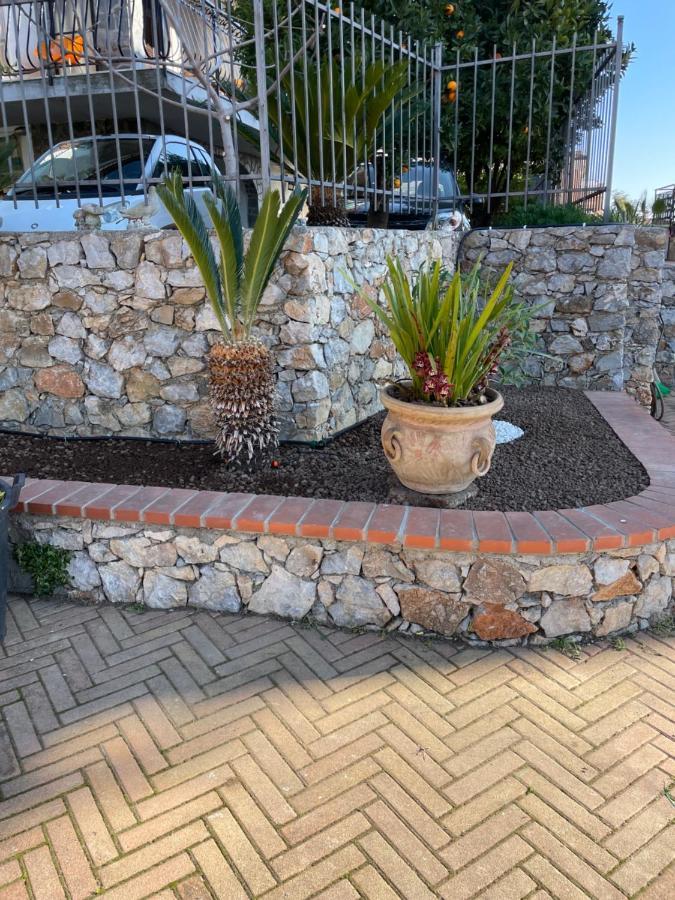 Apartment Aurora & Nicole Ideal Per Biker Con Terazza Vista Mare Parcheggio E Wi-Fi Gratuiti Pietra Ligure Exterior foto